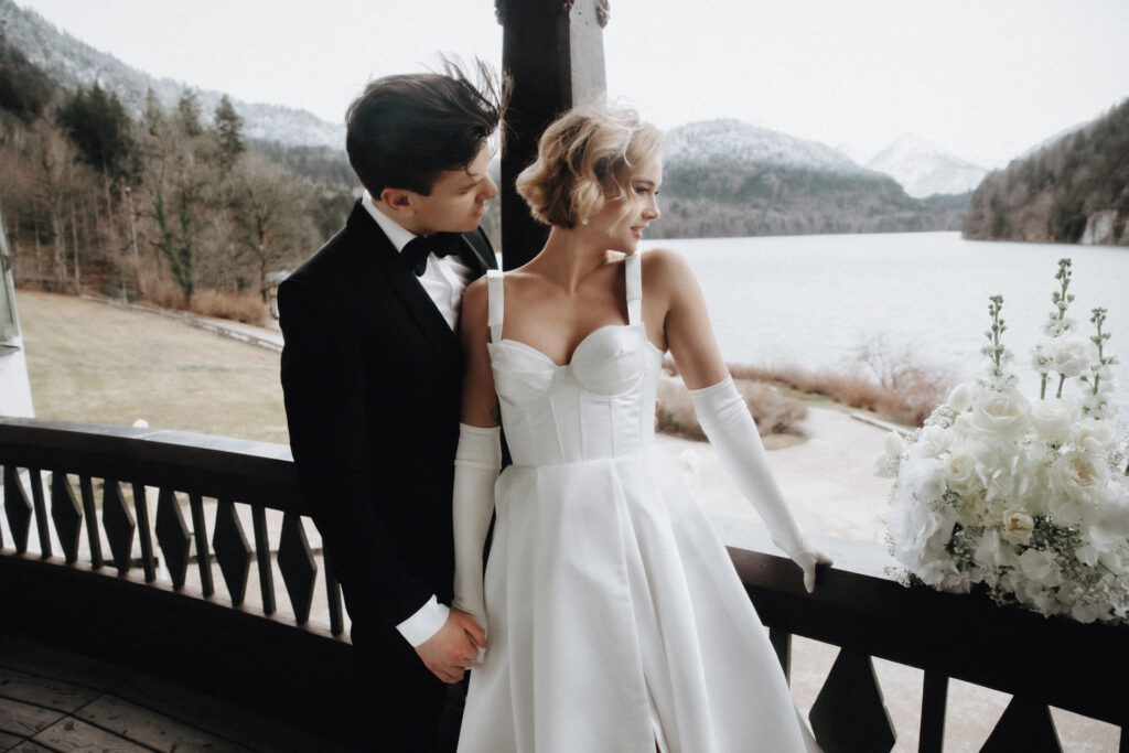 Romantische Hochzeit in der Natur - Ausblick Berge, Wedding Planner Angi Fessel