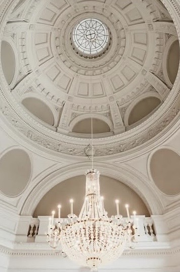 Stella Rheni Hochzeitslocation - Kronleuchter - Deckenansicht