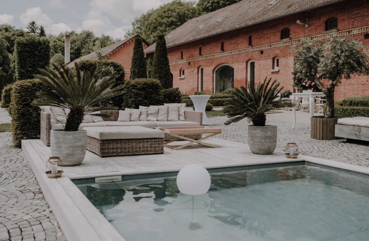 Magical_Homes_Pool
